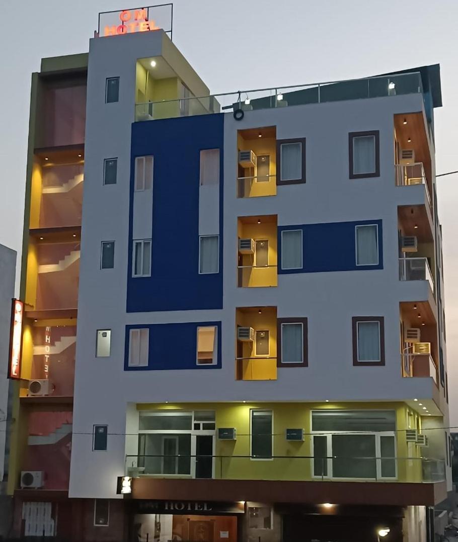 Om Hotel Rohtak 外观 照片