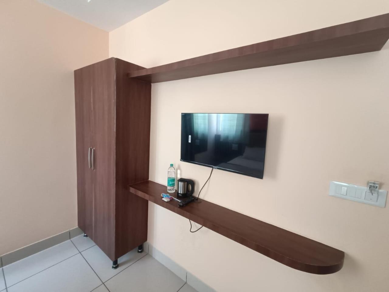 Om Hotel Rohtak 外观 照片
